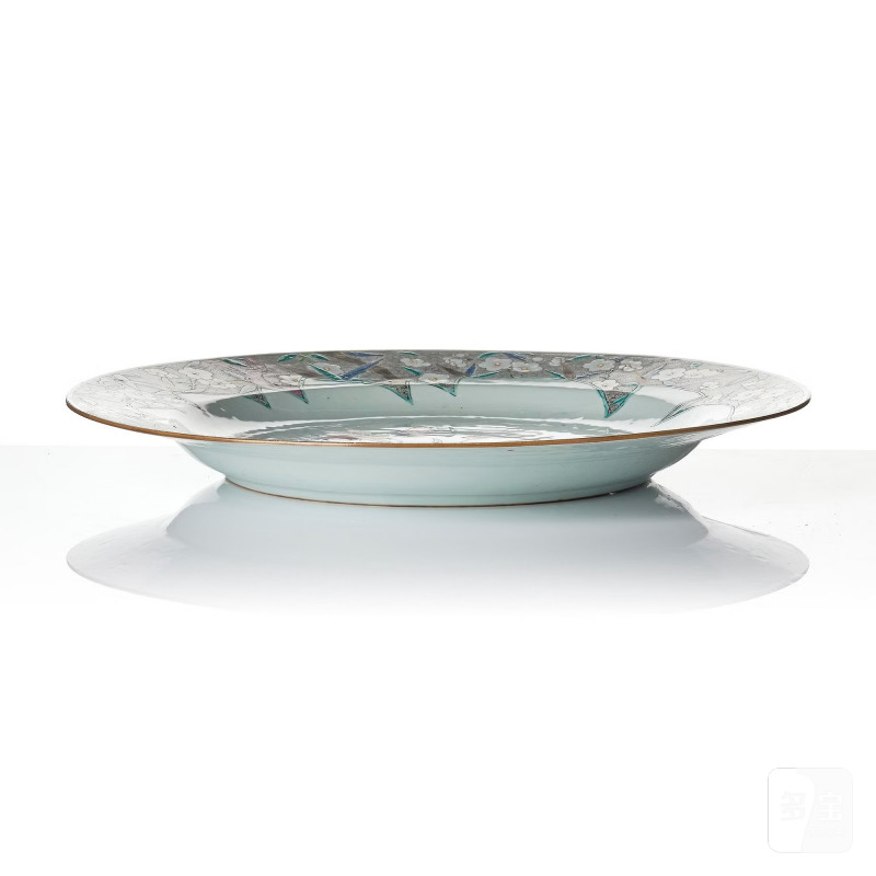 Two famille rose serving dishes and six dinner plates, - 图4